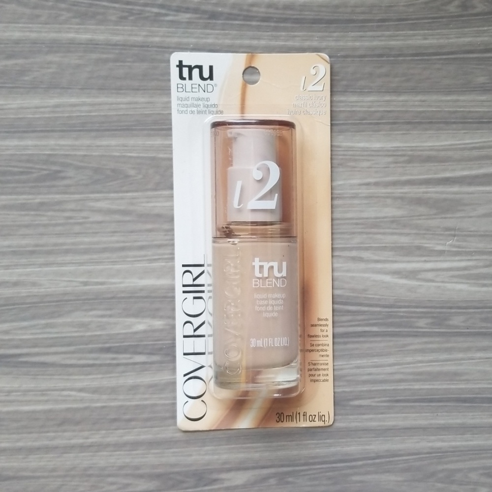 3/$18👽Cover girl tru blend- Classic ivory